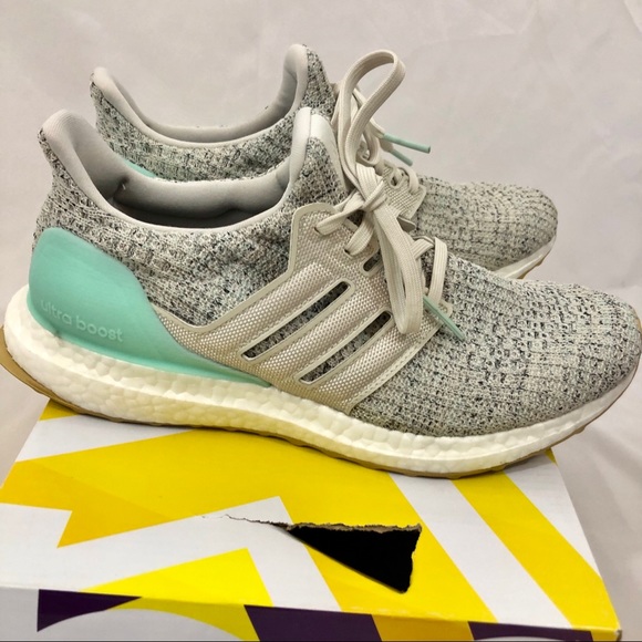 NWT women’s Adidas ultra boost size 7 - Picture 2 of 8